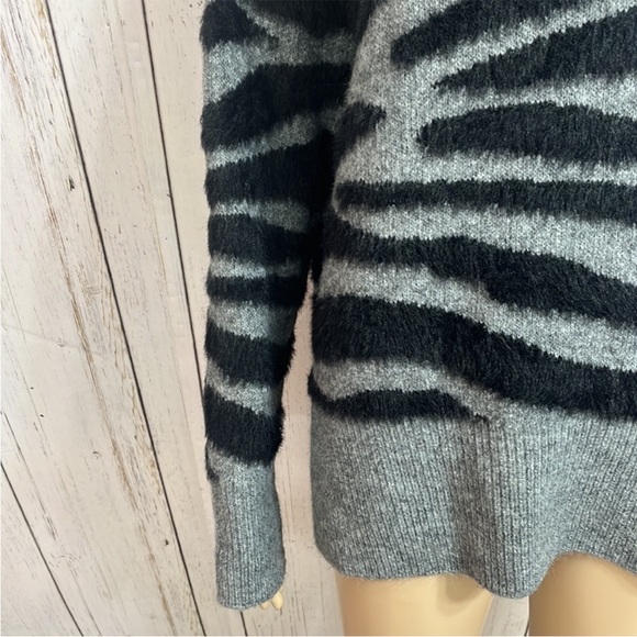 TS Twine and String Gray Animal Print Fuzzy Sweater Size Medium - Picture 8 of 12